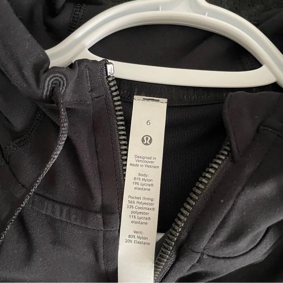 Lululemon Hooded Define Jacket *Nulu, size 6 - Picture 7 of 7